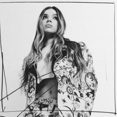 Hailee Steinfeld  nude photo