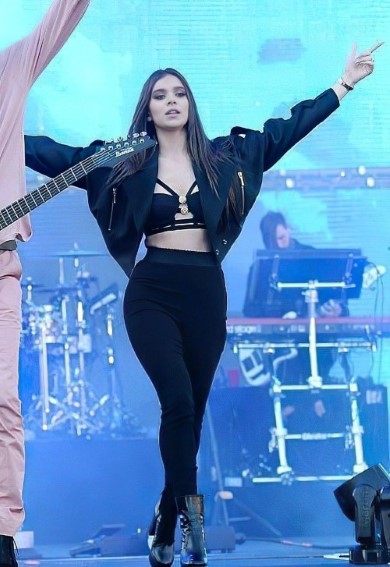 Hailee Steinfeld  nude photo