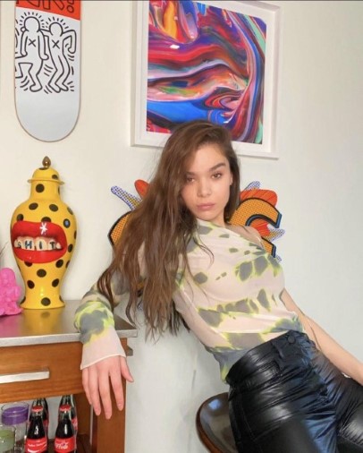 Hailee Steinfeld  nude photo