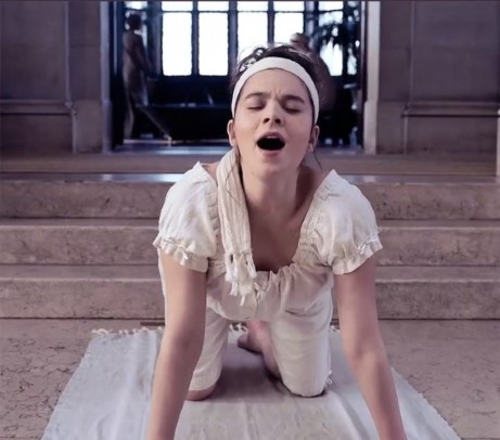 Hailee Steinfeld  nude photo