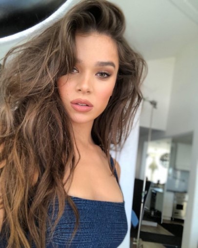 Hailee Steinfeld  nude photo