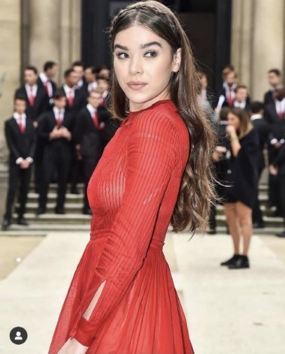 Hailee Steinfeld  nude photo