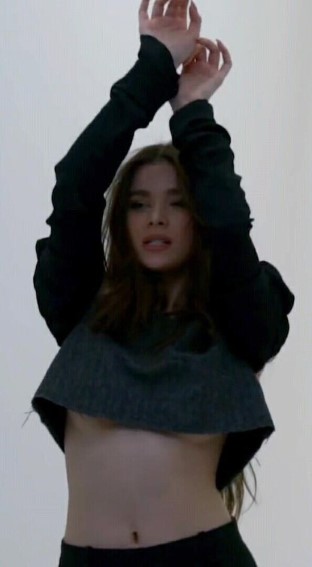Hailee Steinfeld  nude photo
