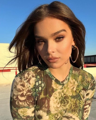 Hailee Steinfeld  nude photo