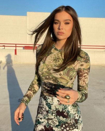 Hailee Steinfeld  nude photo