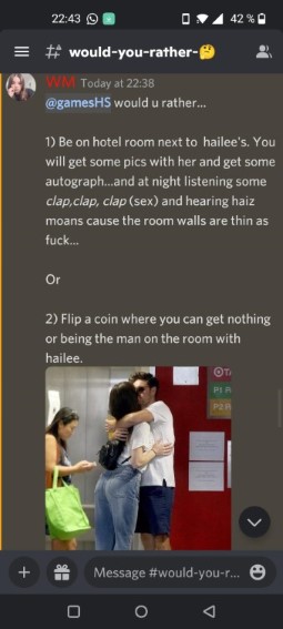 Hailee Steinfeld  nude photo