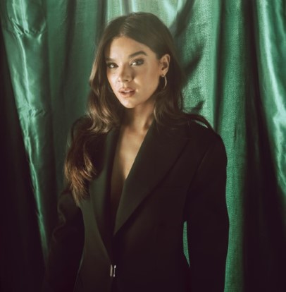 Hailee Steinfeld  nude photo