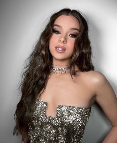 Hailee Steinfeld  nude photo