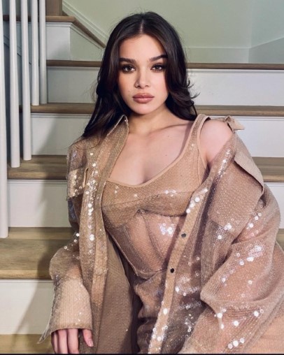 Hailee Steinfeld  nude photo