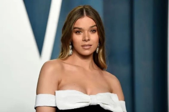 Hailee Steinfeld  nude photo