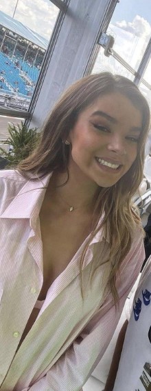 Hailee Steinfeld  nude photo