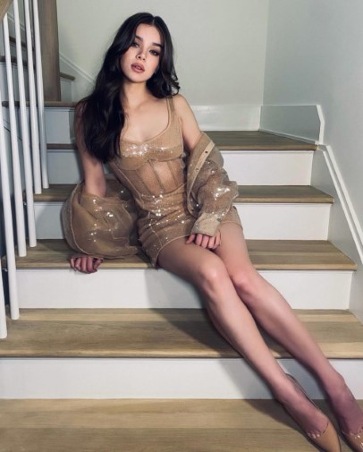 Hailee Steinfeld  nude photo