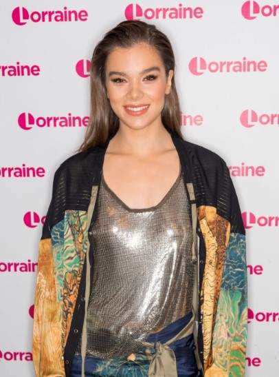 Hailee Steinfeld  nude photo