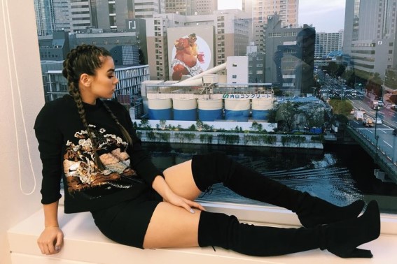 Hailee Steinfeld  nude photo