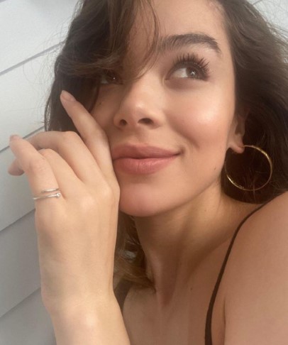 Hailee Steinfeld  nude photo