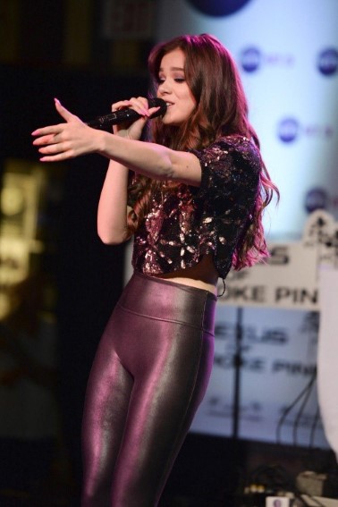 Hailee Steinfeld  nude photo