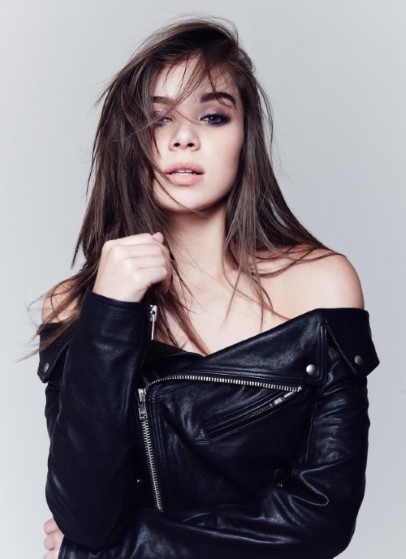 Hailee Steinfeld  nude photo