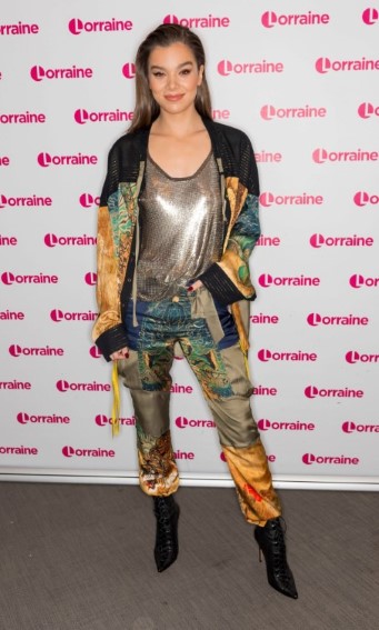 Hailee Steinfeld  nude photo