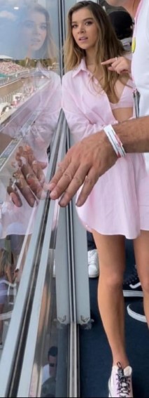 Hailee Steinfeld  nude photo