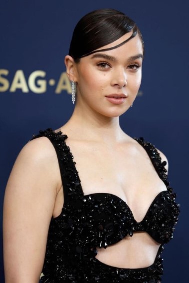 Hailee Steinfeld  nude photo