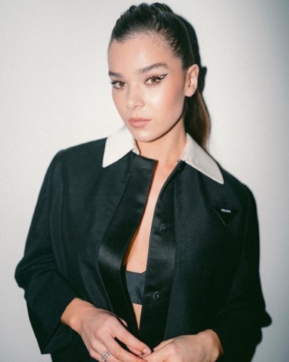 Hailee Steinfeld  nude photo