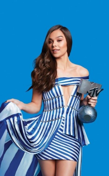 Hailee Steinfeld  nude photo