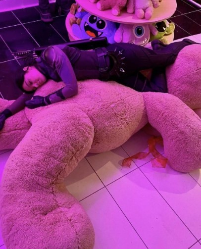 Hailee Steinfeld  nude photo