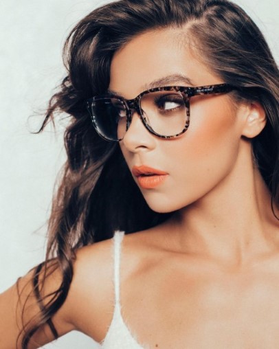 Hailee Steinfeld  nude photo