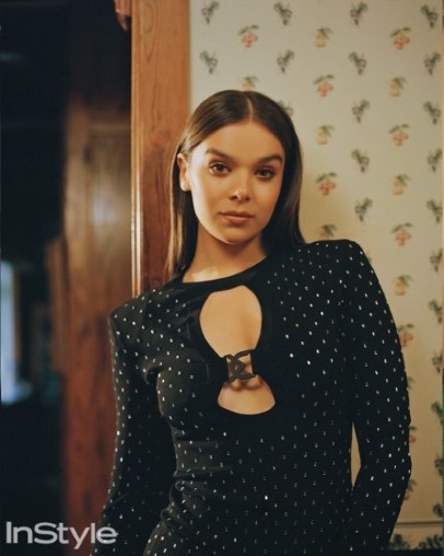 Hailee Steinfeld  nude photo