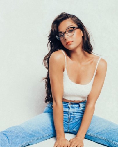 Hailee Steinfeld  nude photo