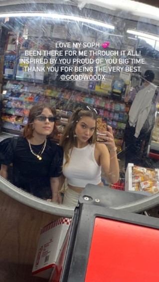 Hailee Steinfeld  nude photo