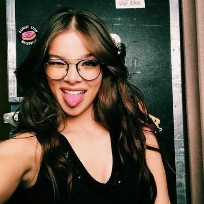 Hailee Steinfeld  nude photo