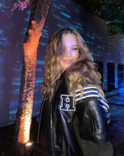 Hailee Steinfeld  nude photo