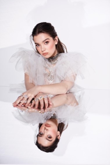 Hailee Steinfeld  nude photo