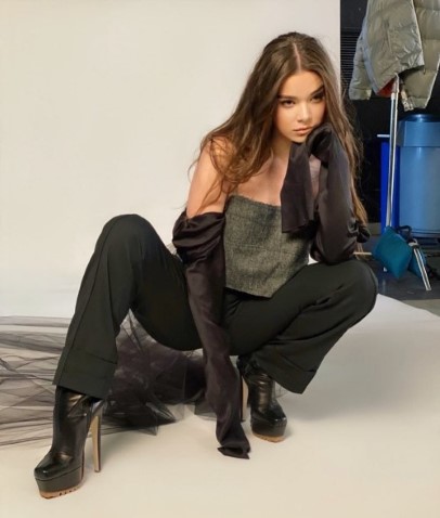 Hailee Steinfeld  nude photo