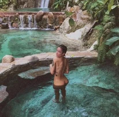 Halsey Showing Off Her Perfect Ass For Earth Day  nude photo