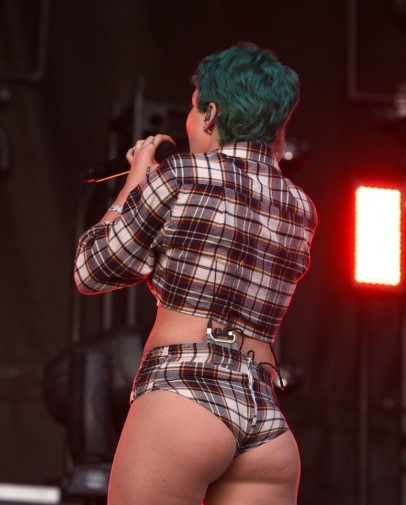 Halsey  nude photo