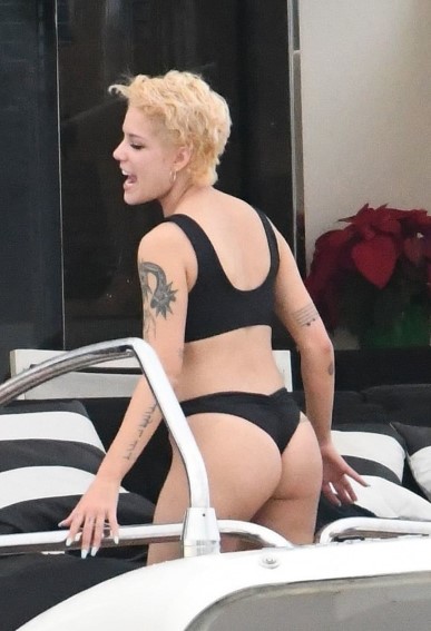 Halsey  nude photo