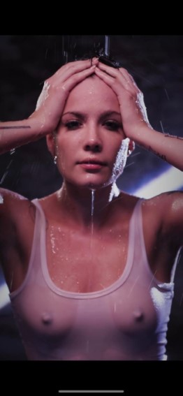 Halsey  nude photo