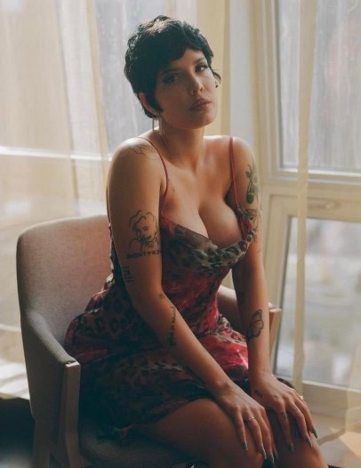 Halsey  nude photo