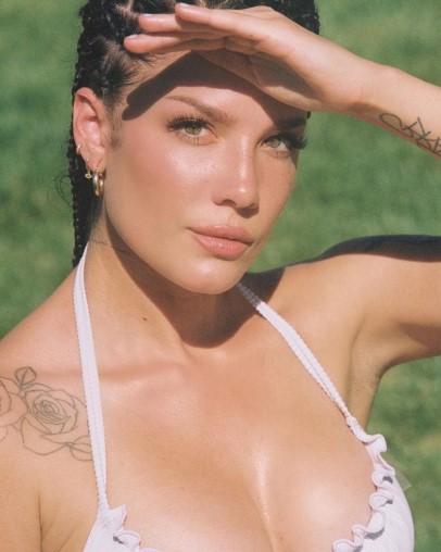 Halsey  nude photo