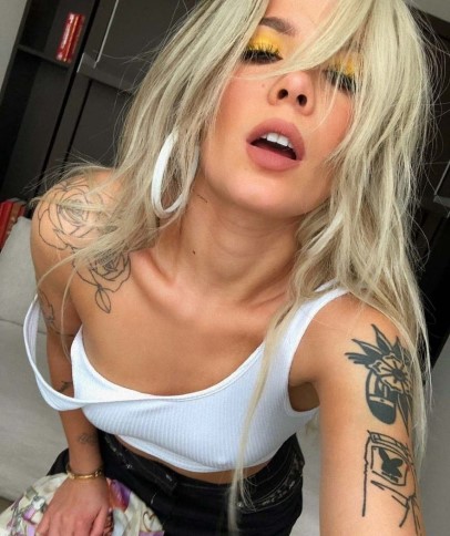 Halsey  nude photo