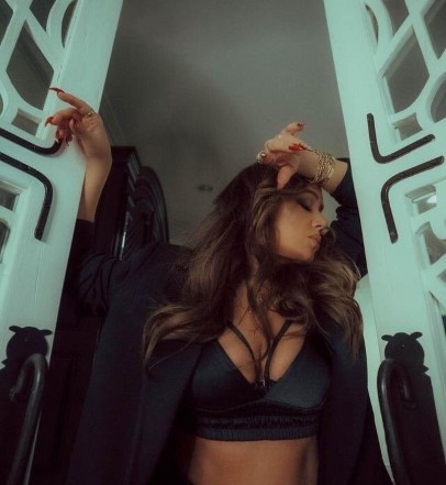 Leah Remini  nude photo