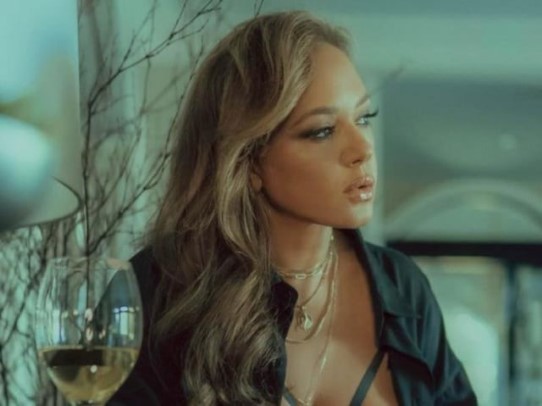 Leah Remini  nude photo