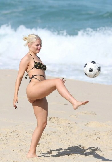 Luisa Sonza  nude photo