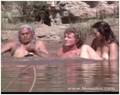 Lynda Carter  nude photo