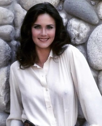 Lynda Carter  nude photo