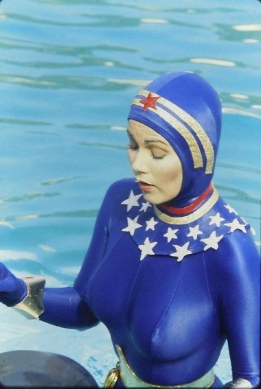 Lynda Carter  nude photo