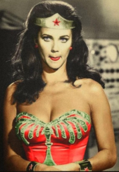 Lynda Carter  nude photo