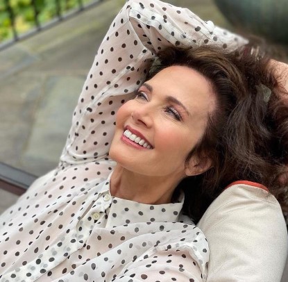 Lynda Carter  nude photo